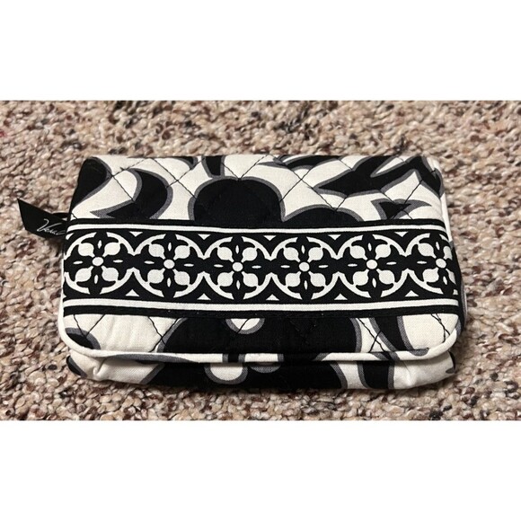 Vera Bradley Fabric Black White Floral wallet IN EXCELLENT - Picture 1 of 9